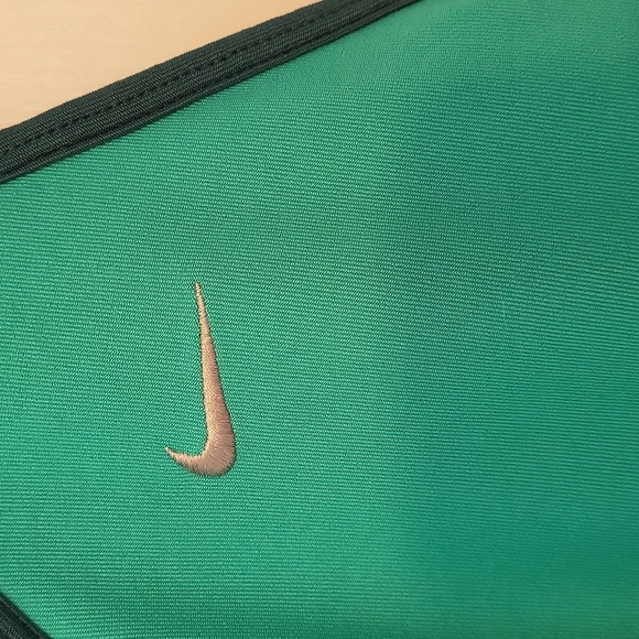 Nike dry fit tank with built in bra!!! - Picture 2 of 9